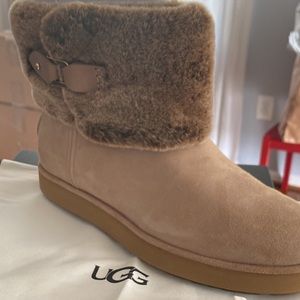NIB Ugg Classic Berge Mini